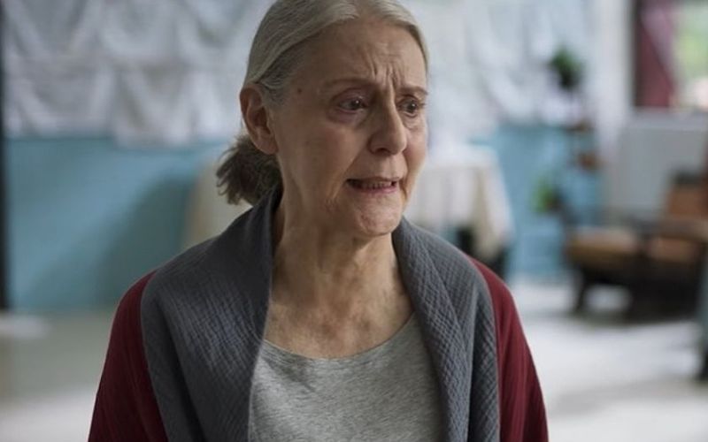 Fotograma de la película Ruido de Natalia Beristáin, con una mujer mayor mostrando angustia en una escena emocional.